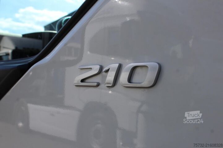 Dodávka s plachtovou bočnicou Daf LF 210 Pritscheplane Bordwände ACC AHK 148 Tkm