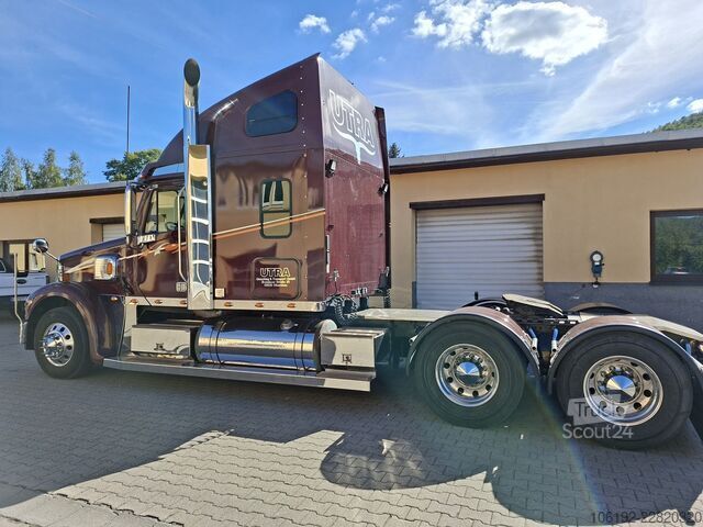 štandardný ťahač Freightliner Coronado
