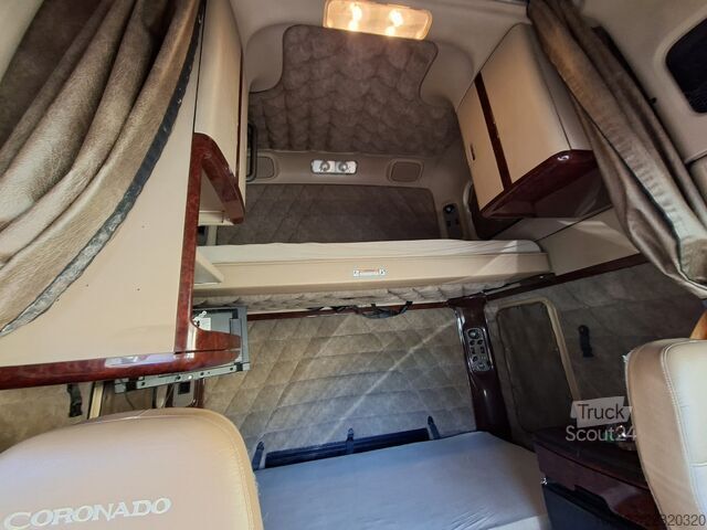 štandardný ťahač Freightliner Coronado