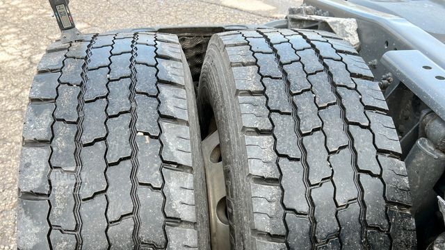 Standard tractor unit DAF XG+ 530 FT