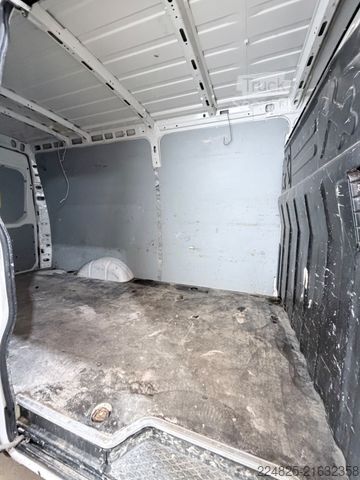 High top van IVECO Daily 35S14 Kastenwagen Hoch+Mittel *Klima*2017