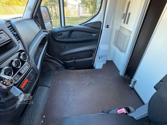 Vrachtwagen met bakwagen IVECO Daily 70C17 Koffer mit Ladebordwand*4 STÜCK*
