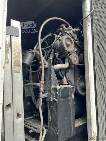 Máquina de construcción de carreteras Unimog U 1650 L (Railroad cleaning)