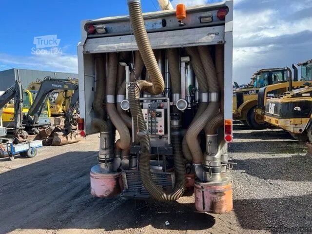 Máquina de construcción de carreteras Unimog U 1650 L (Railroad cleaning)