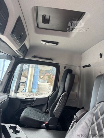 Autocamion basculant tridirecțional Mercedes-Benz Arocs 2846 Kipper+HIAB 232-5