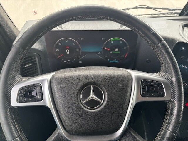 Autocamion basculant tridirecțional Mercedes-Benz Arocs 2846 Kipper+HIAB 232-5