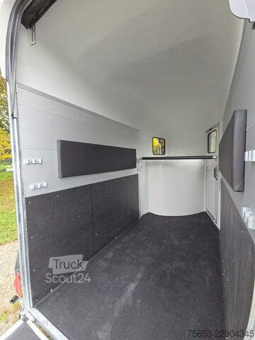 Remolque de transporte de caballos Cheval Liberté Gold Origins One Sattelkammer Alu 1,5er