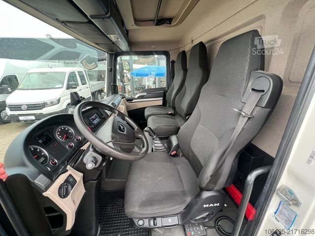 Кутиевиден ван MAN TGL 8.190 Koffer *Ladeboardwand*Klima*Tempomat*