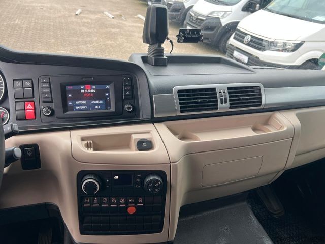Кутиевиден ван MAN TGL 8.190 Koffer *Ladeboardwand*Klima*Tempomat*