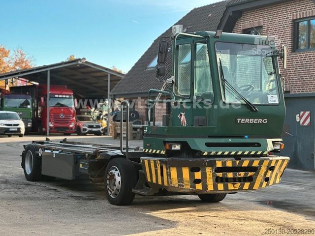 Camión con caja móvil Terberg YT 222 Rangierfahrzeug BDF Sattelplatte