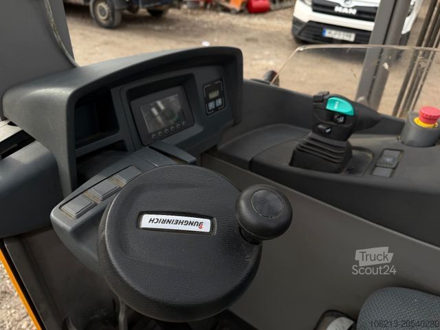 Carretilla retráctil JUNGHEINRICH 10x ETV 214 Triplex Hubhöhe 5.600mm