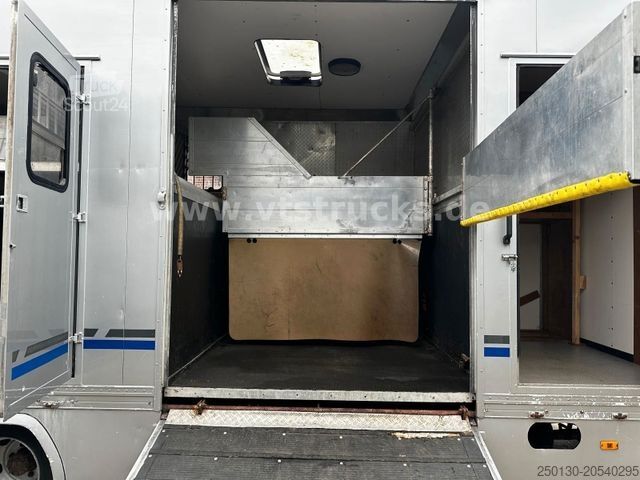 Samochód do przewozu bydła MERCEDES-BENZ 817 4x2 4Pferdetransporter