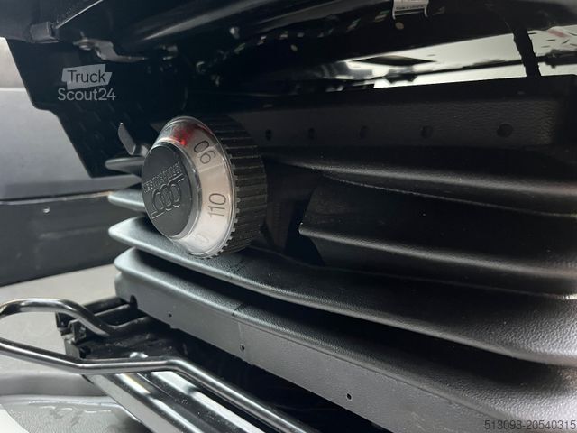 Кутиевиден ван VOLKSWAGEN CRAFTER 2.0TDI XXXL KOFFER RAMPE KAMERA 177 PS