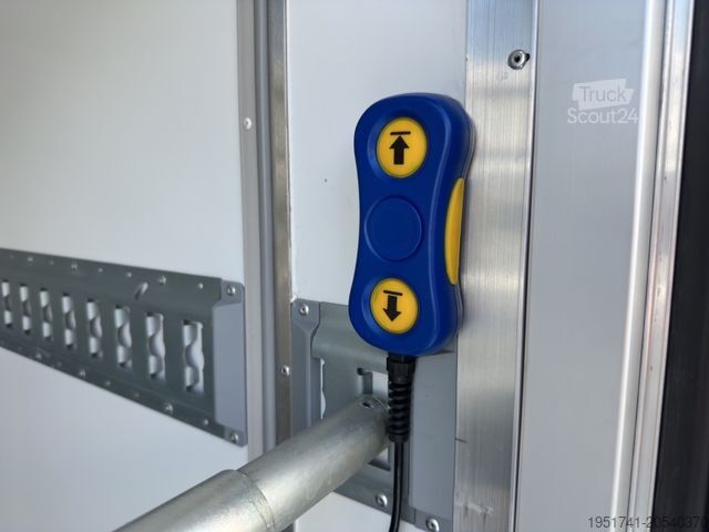 Transporter mit Koffer RENAULT Master Koffer 4,47mx2,20x2,30m Seitentüre Klima