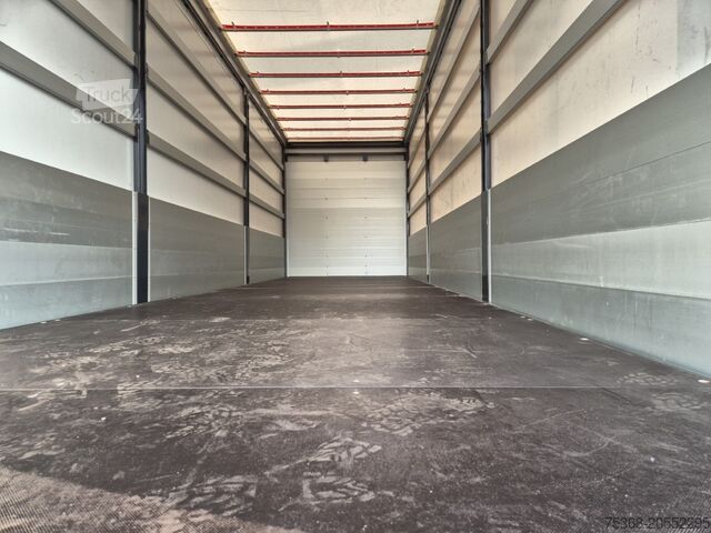 Camión con plataforma y lona SCANIA R 450