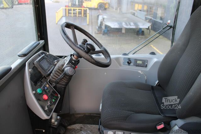 Terminal traktörü MOL RM255 4X4