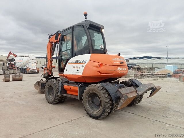 Escavadora móvel Mecalac 9MWR with 3 excavator buckets