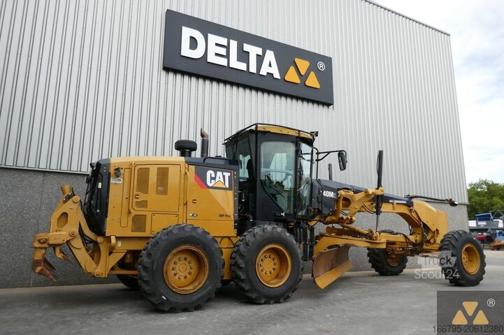 Grader Caterpillar 140M2