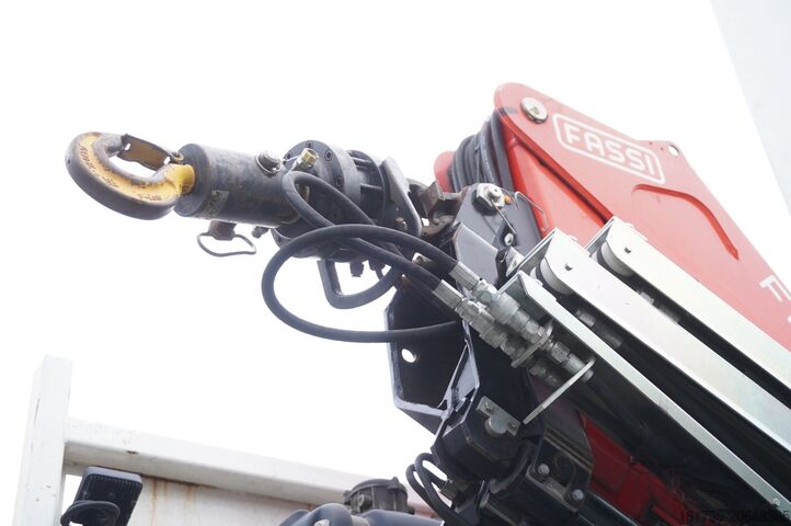 Emelvény daruval Renault C280 DTI 8 / FASSI crane 5.6T / 560 mth