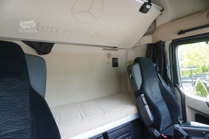 Karavan Mercedes-Benz Actros 2542 / NEW tow truck / steered 3r