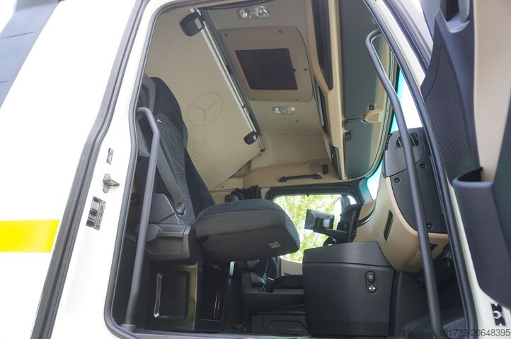 Karavan Mercedes-Benz Actros 2542 / NEW tow truck / steered 3r