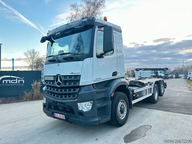 Kroklastbil MERCEDES-BENZ Arocs 2548 6x4-2 Allrad Abrollkipper RS 3,9m