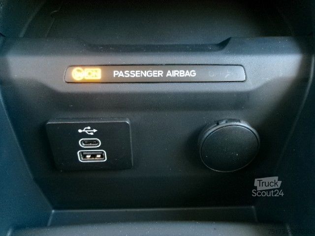 Skåpbil FORD Transit Courier Trend AT DoKa AHK WiPa Kam GRA