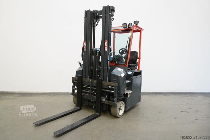 Carretilla retráctil de 4 vías Combilift CBE3000