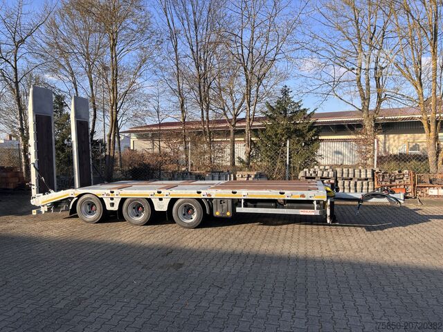 Low loader trailer Möslein TT 34 Zugrohr Gerade 34 t GG Tridem- Tieflader 3 Achs, gelenktNeufahrzeug