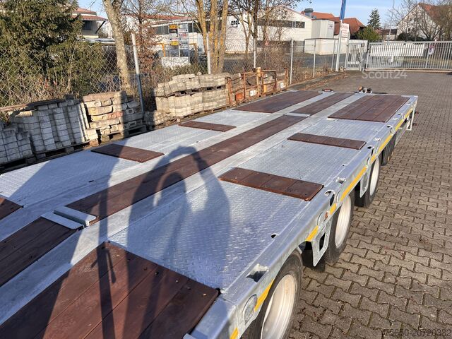 Low loader trailer Möslein TT 34 Zugrohr Gerade 34 t GG Tridem- Tieflader 3 Achs, gelenktNeufahrzeug