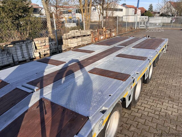 Low loader trailer Möslein TT 34 Zugrohr Gerade 34 t GG Tridem- Tieflader 3 Achs, gelenktNeufahrzeug