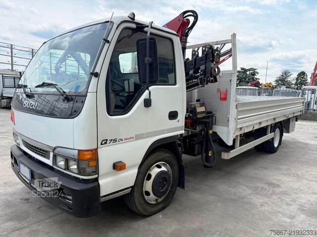 Camión de plataforma ISUZU NQR 75