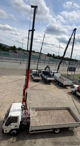 Camión de plataforma ISUZU NQR 75