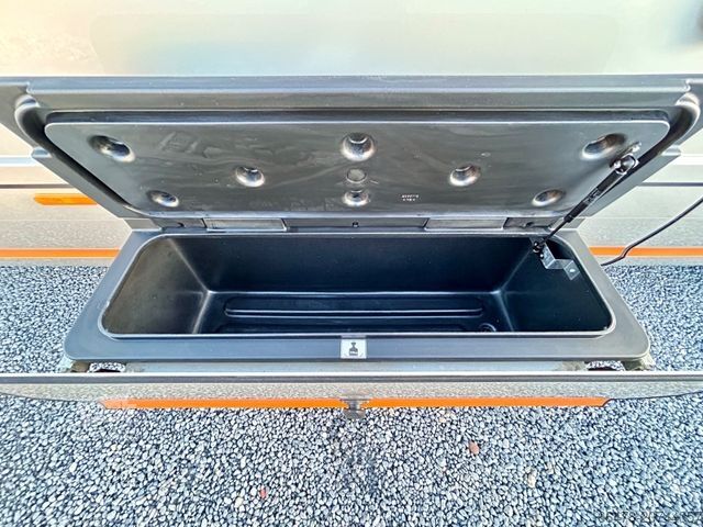 Integriertes Wohnmobil NIESMANN+BISCHOFF Arto 83 B *stützen*