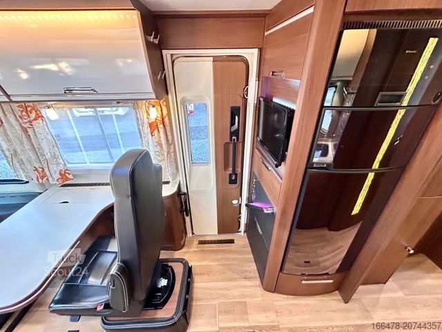 Integriertes Wohnmobil NIESMANN+BISCHOFF Arto 83 B *stützen*