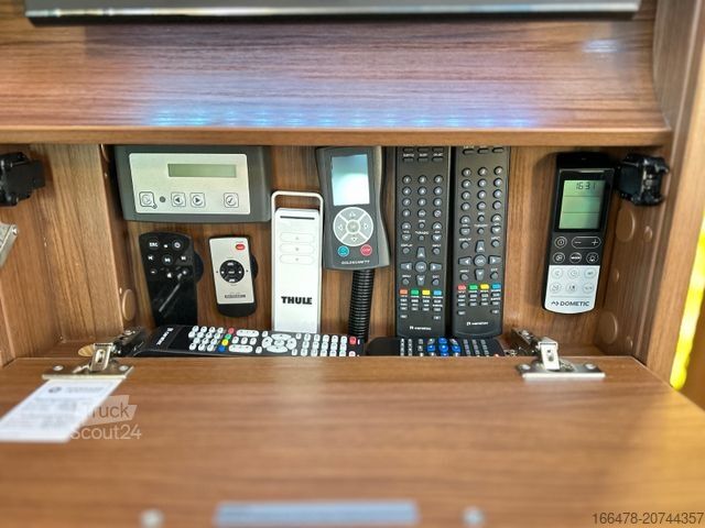 Integriertes Wohnmobil NIESMANN+BISCHOFF Arto 83 B *stützen*