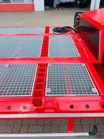 Semirimorchio con piattaforma di lavoro  Wiese Stufensattel Tieflader mit Kran Fassi F545