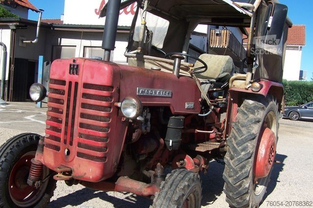 Trattore MCCORMICK d-326