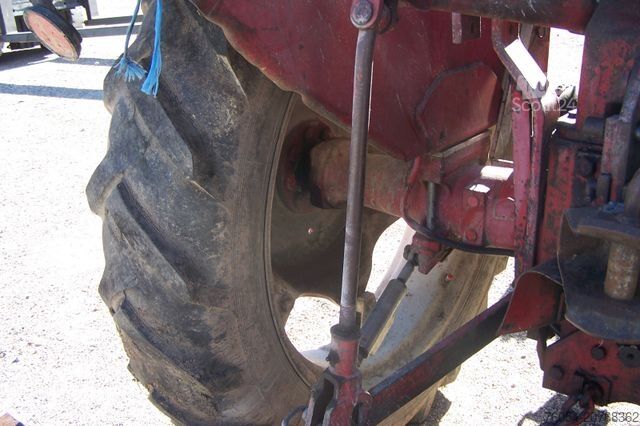 Trattore MCCORMICK d-326