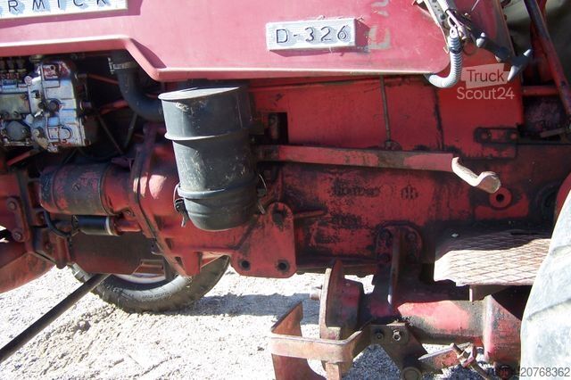 Trattore MCCORMICK d-326