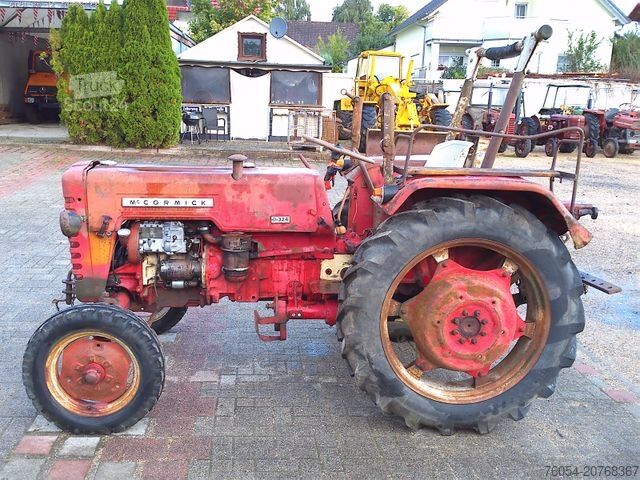 Trattore IHC D-324,D-326