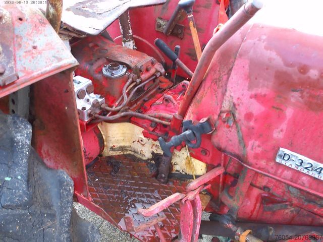 Trattore IHC D-324,D-326