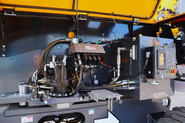 Platforma telescopică Haulotte HT28RTJ Pro Guarantee! 4x4x4 Drive, 28 m Working H