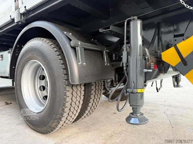 Camión volquete IVECO EUROCARGO 180E32