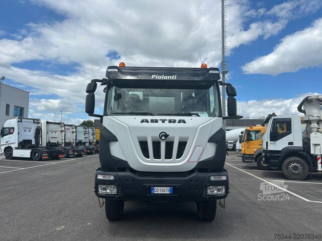 Camion malaxeur à béton ASTRA HD9 84.50
