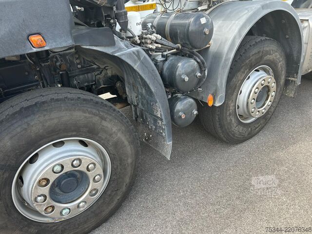 Camion malaxeur à béton ASTRA HD9 84.50