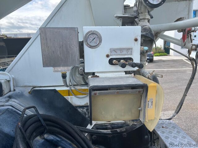 Camion malaxeur à béton ASTRA HD9 84.50