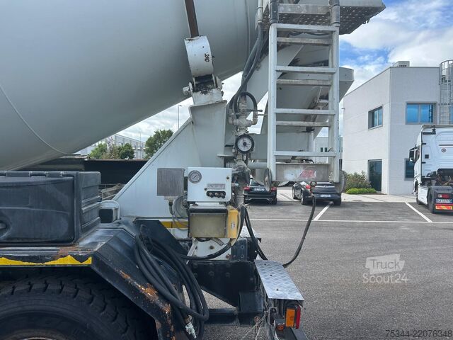 Camion malaxeur à béton ASTRA HD9 84.50