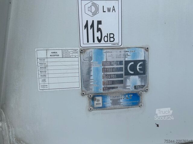 Camion malaxeur à béton ASTRA HD9 84.50