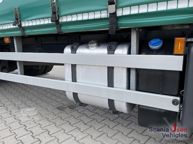 Valníkový nákladní automobil s plachtou Scania P 320 DB4x2MNB RETARDER FULL AIR 2T TAIL LIFT ACC